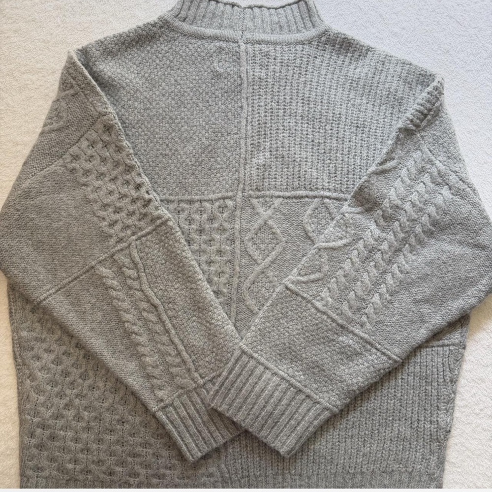 VTG American Eagle Outfitters Light Gray Patterned Oversized Mockneck Sweater - Picture 5 of 7